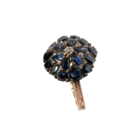 10-KARAT ROSE GOLD SAPPHIRE AND DIAMOND CLUSTER RING
