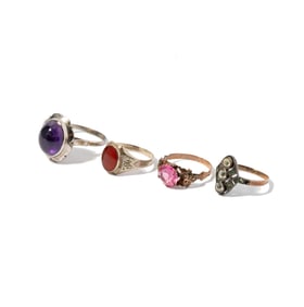 GROUP OF FOUR ASSORTED RINGS