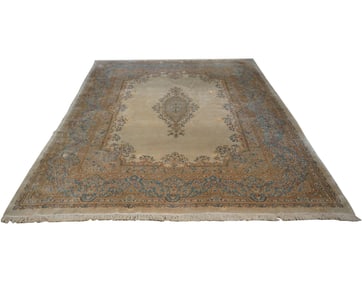 A Beige Persian-Style Rug 9'7" x 13'7"