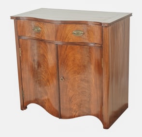 A Dessin Fournir Mahogany Cabinet