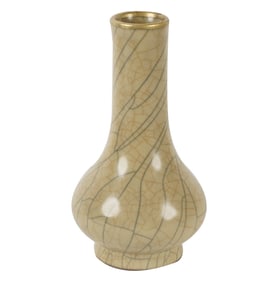 A Chinese Crackleware Glazed Vase