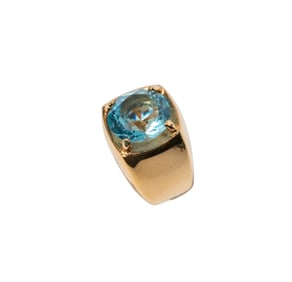 18 Karat Yellow Gold Blue Topaz Ring