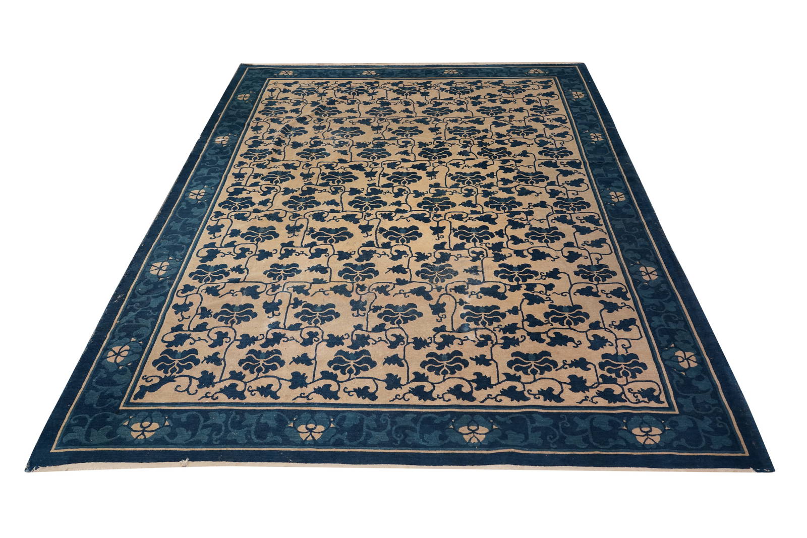 A Chinese Art Deco-Style Rug 8' x 11'