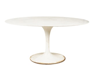 Eero Saarinen: Tulip Oval Dining Table