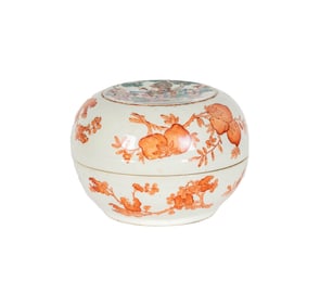 A Chinese Porcelain Covered Bowl