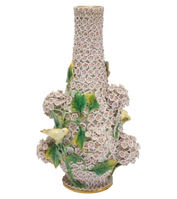 A Schneeballen Porcelain Vase