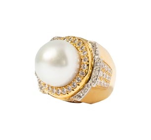 18 Karat Yellow Gold Cultured Pearl Diamond Ring