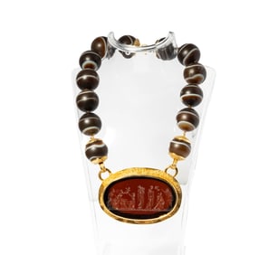 Elizabeth Gage, 18 Karat Yellow Gold Banded Agate Pendant Necklace