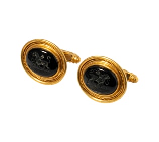 Elizabeth Gage, 18-Karat Yellow Gold Onyx Intaglio Lion Cufflinks