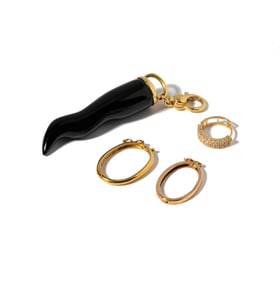 Group of Assorted Yellow Gold Items