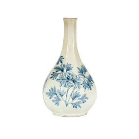 A Korean Octagonal Faceted Blue and White Vase