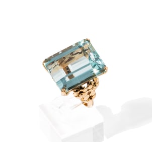 14 Karat Yellow Gold and Aquamarine Ring