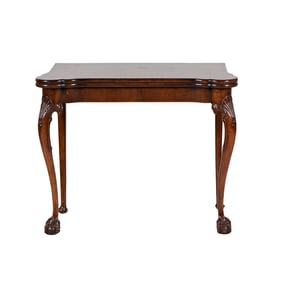 A Queen Anne-Style Gateleg Table
