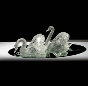 A Lalique Miroir Cygnes Glass Centerpiece