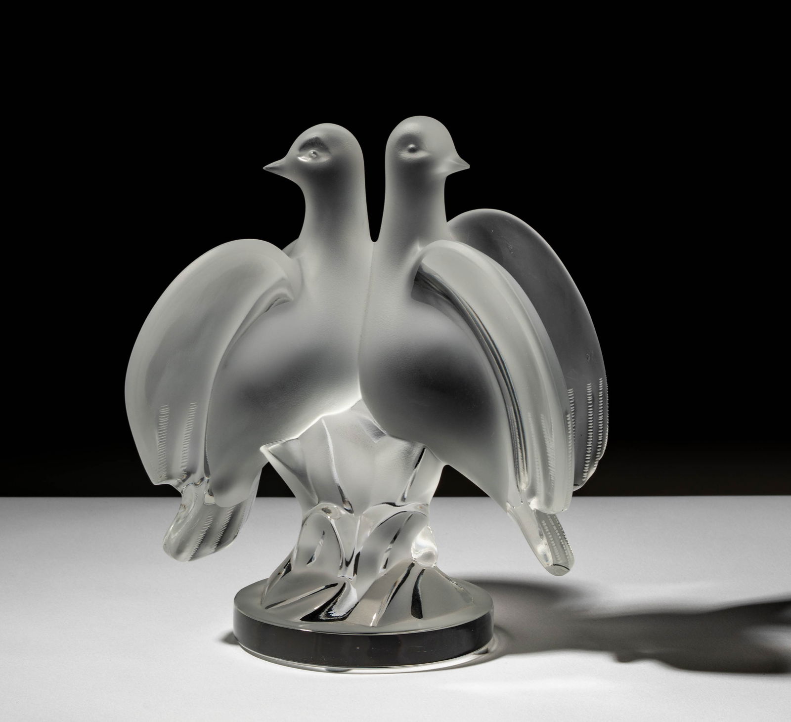 A Lalique Frosted Glass Dove Sculpture (1 of 10)