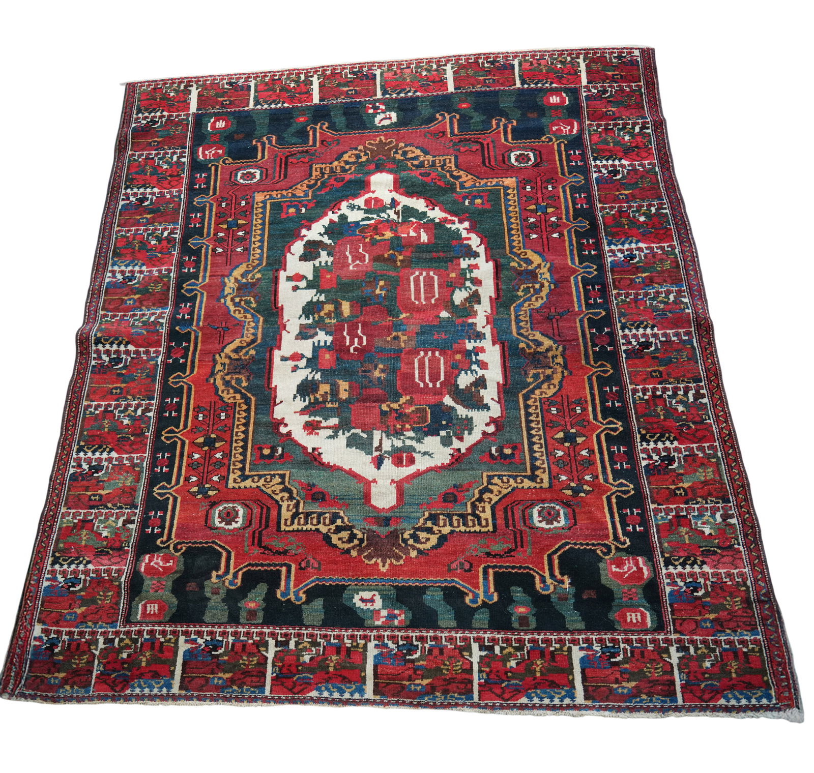 A Persian Rug 5'2" x 6': wool 5'2" x 6'