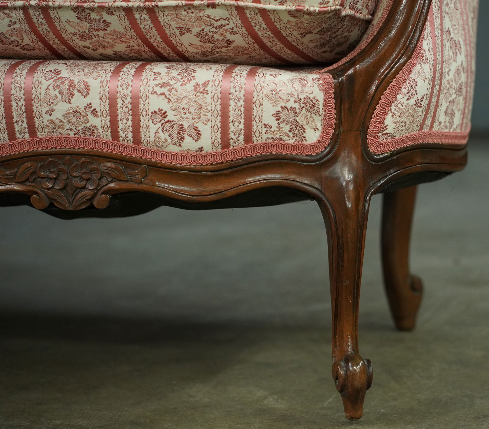 A Rococo-Style Settee - 5
