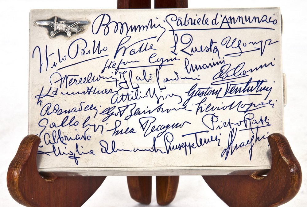 .935 SILVER & ENAMELED PRESENTATION CIGARETTE CASE: with the enameled signatures on the cover and interior including Gabriele d'Annunzio, Charles Lindbergh, Clarence Chamberlin, Mario de Bernardi, and other airline pilots Provenance: Estate of David Co