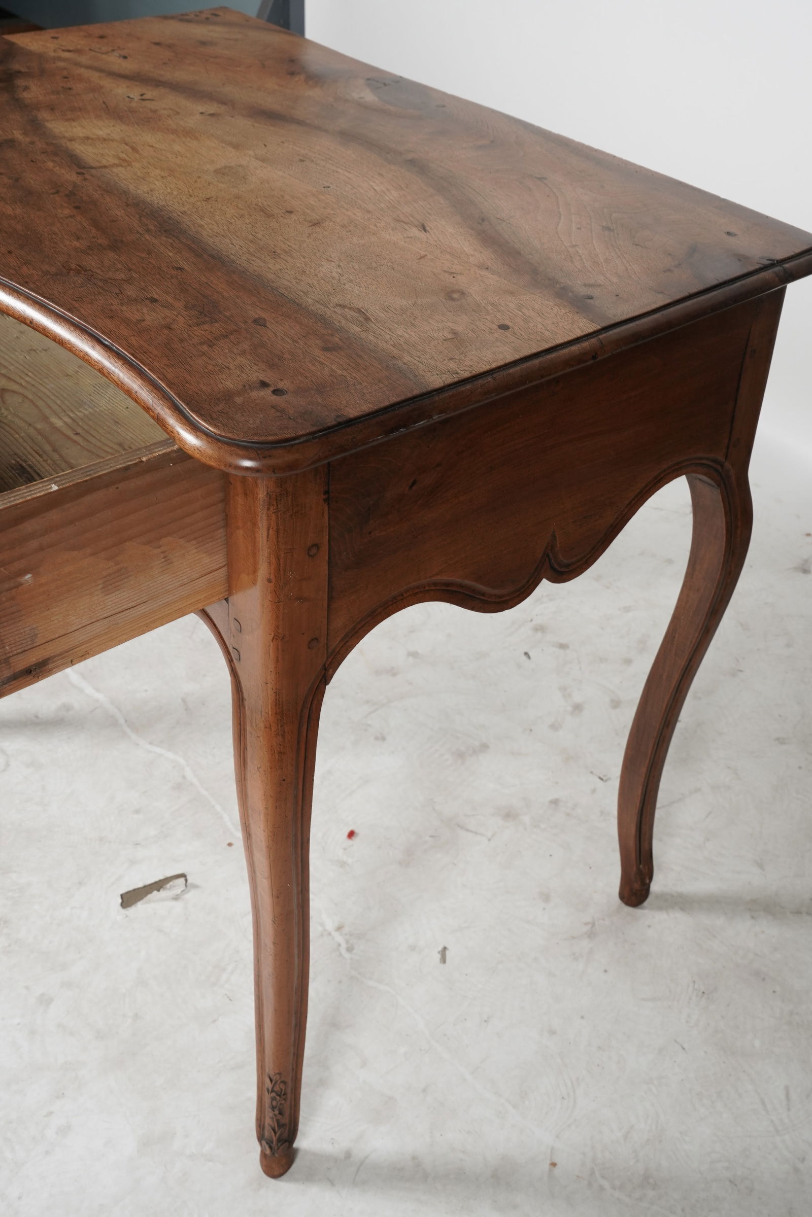 French Provincial-Style Dressing Table - 9