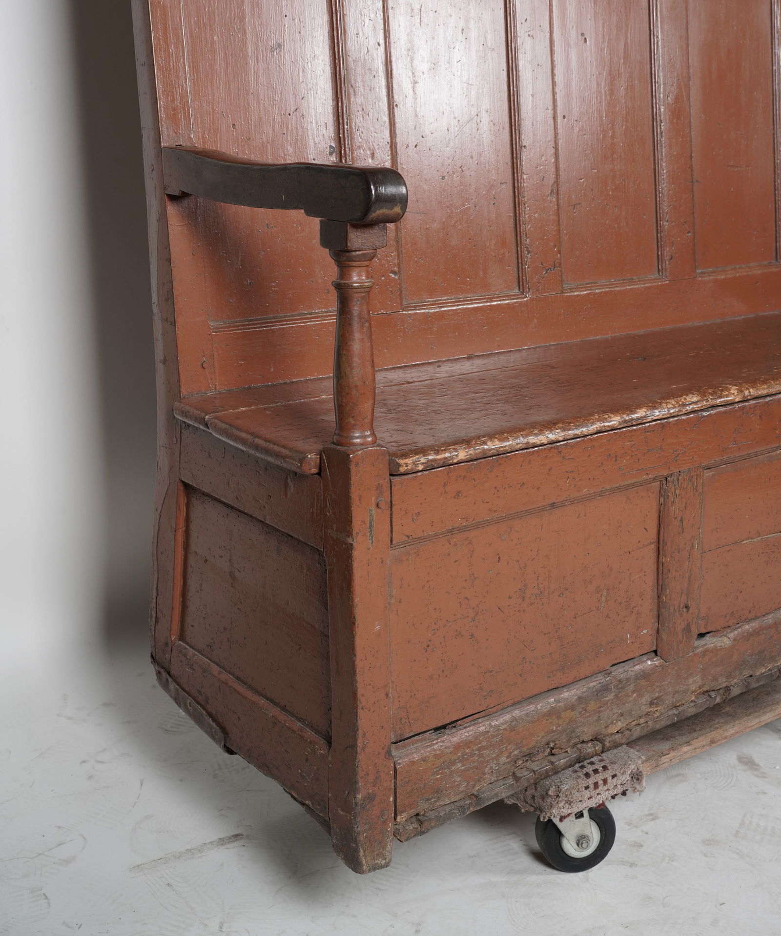 English Painted Settle - 5