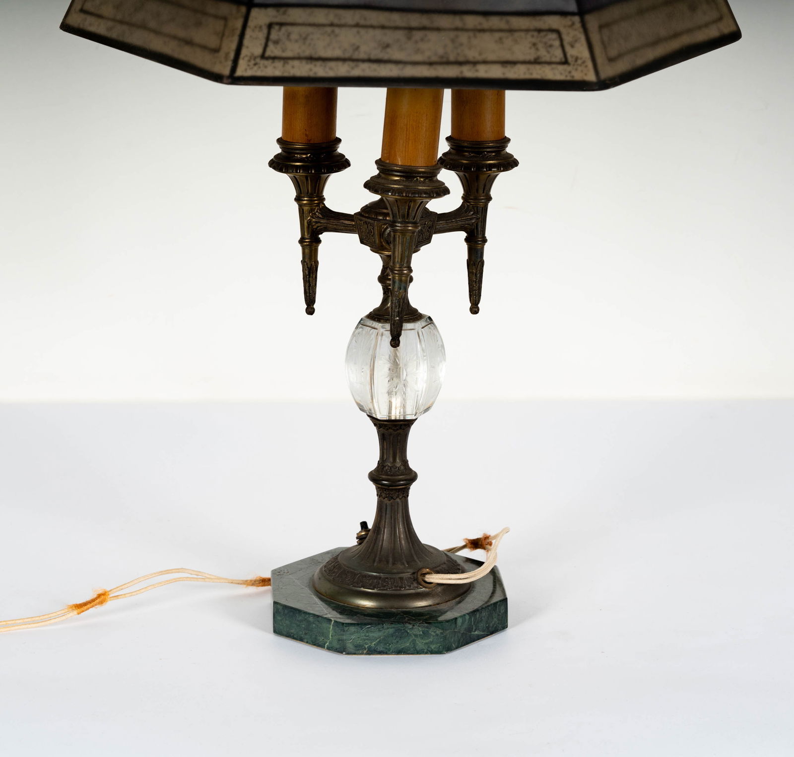 A Pairpoint Reverse-Painted Glass Table Lamp - 7