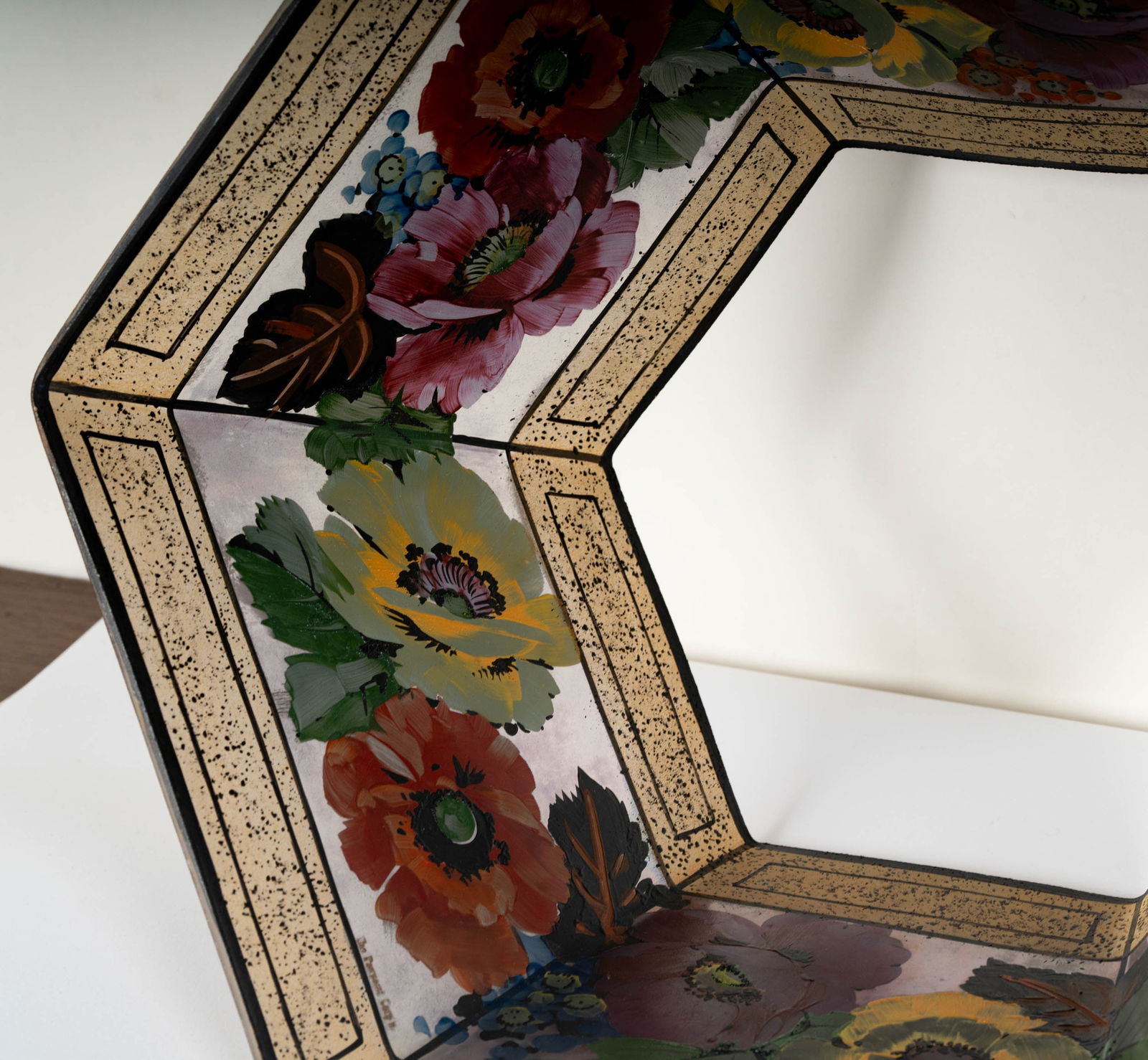 A Pairpoint Reverse-Painted Glass Table Lamp - 9