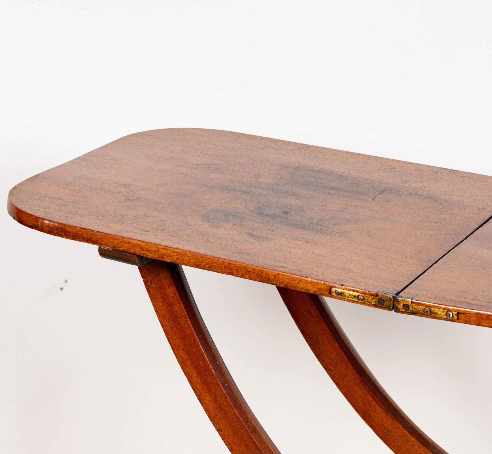 A Regency Mahogany Coaching Table - 2