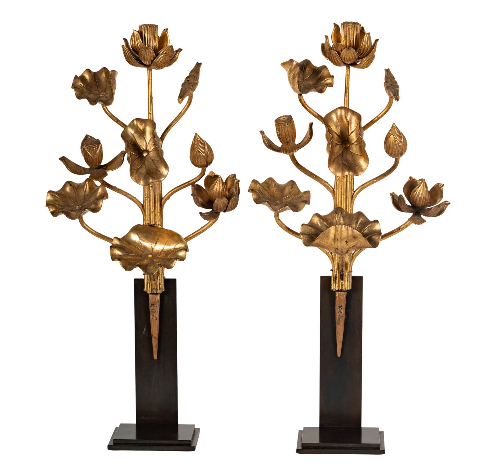 A Pair of Japanese Carved Giltwood Lotus Bouquets (1 of 9)