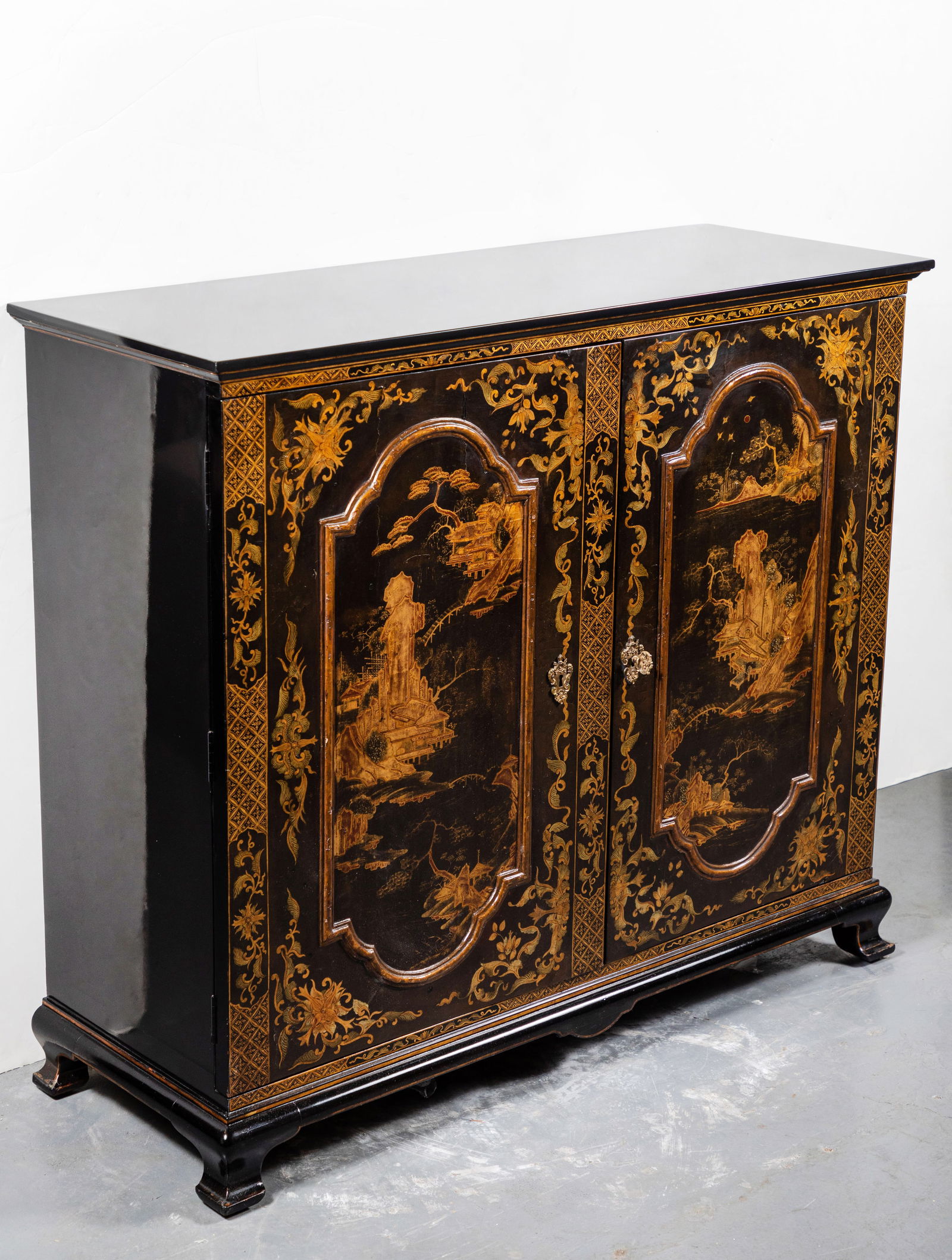 An Italian Chinoiserie Sheet Music Cabinet (1 of 20)