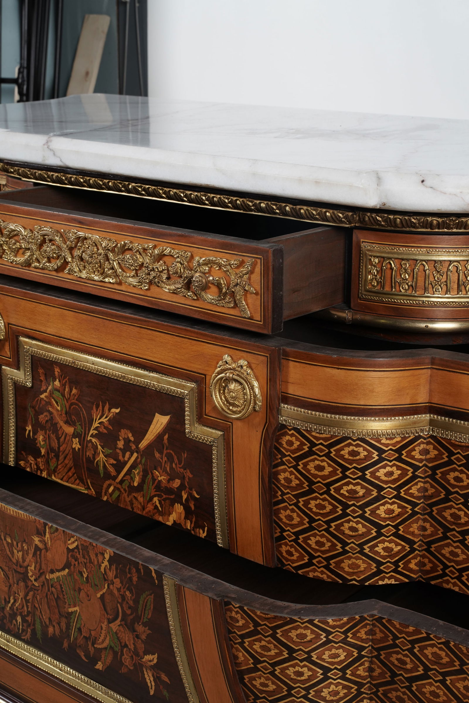 A Regence-Style Marble-Top Commode - 10