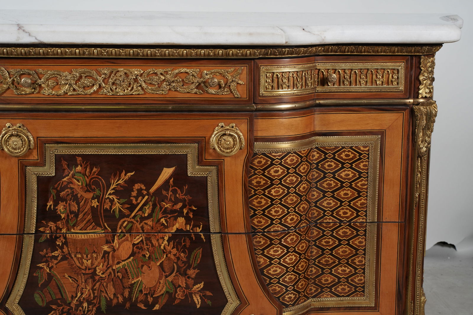 A Regence-Style Marble-Top Commode - 3