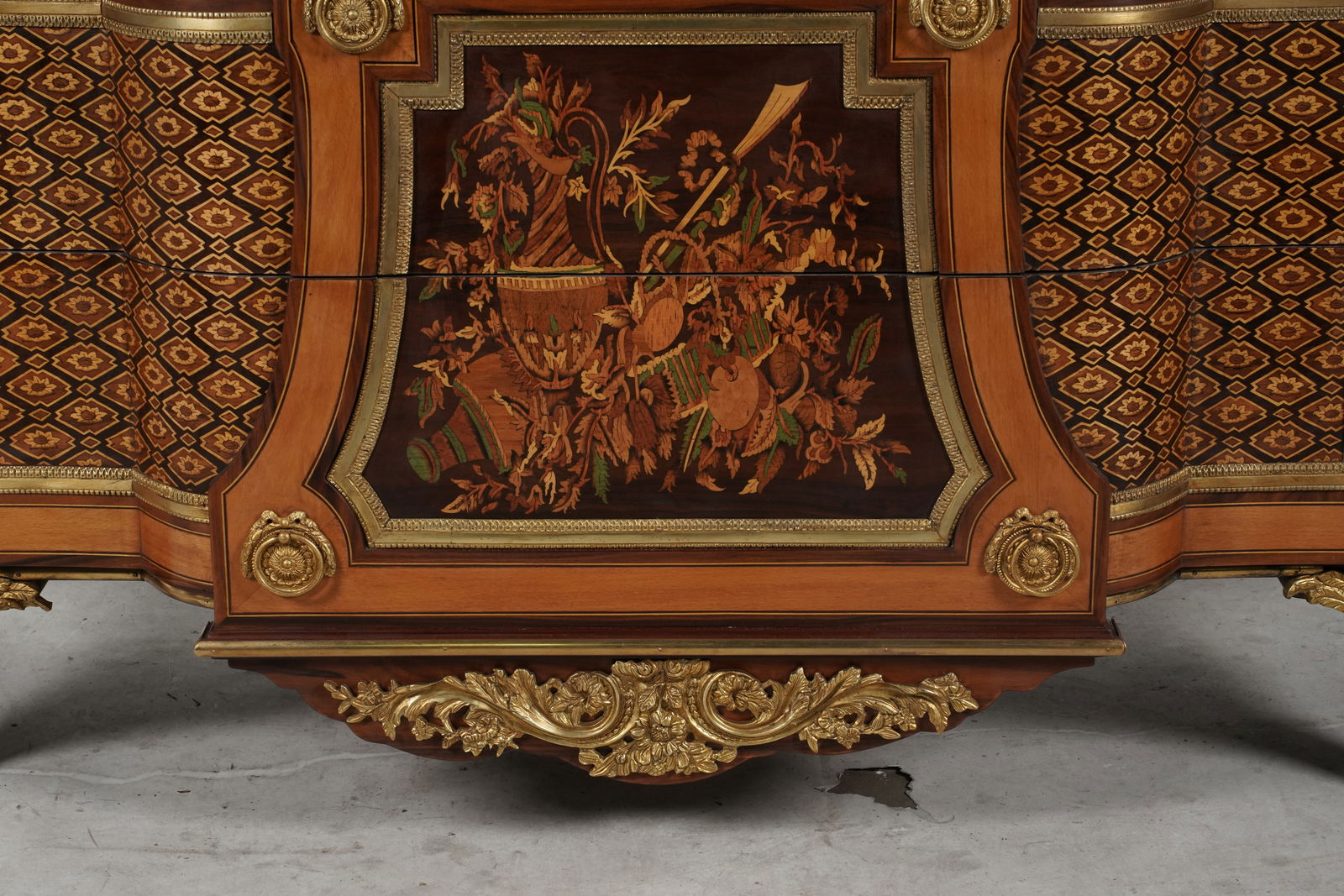 A Regence-Style Marble-Top Commode - 4