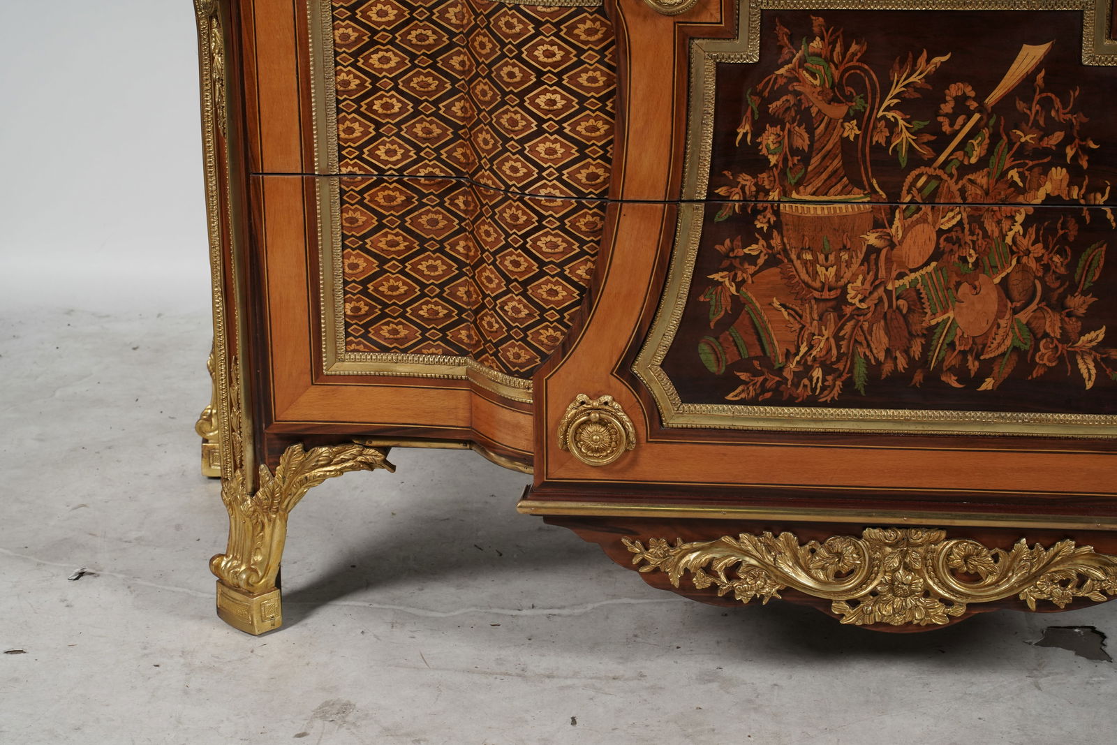 A Regence-Style Marble-Top Commode - 6