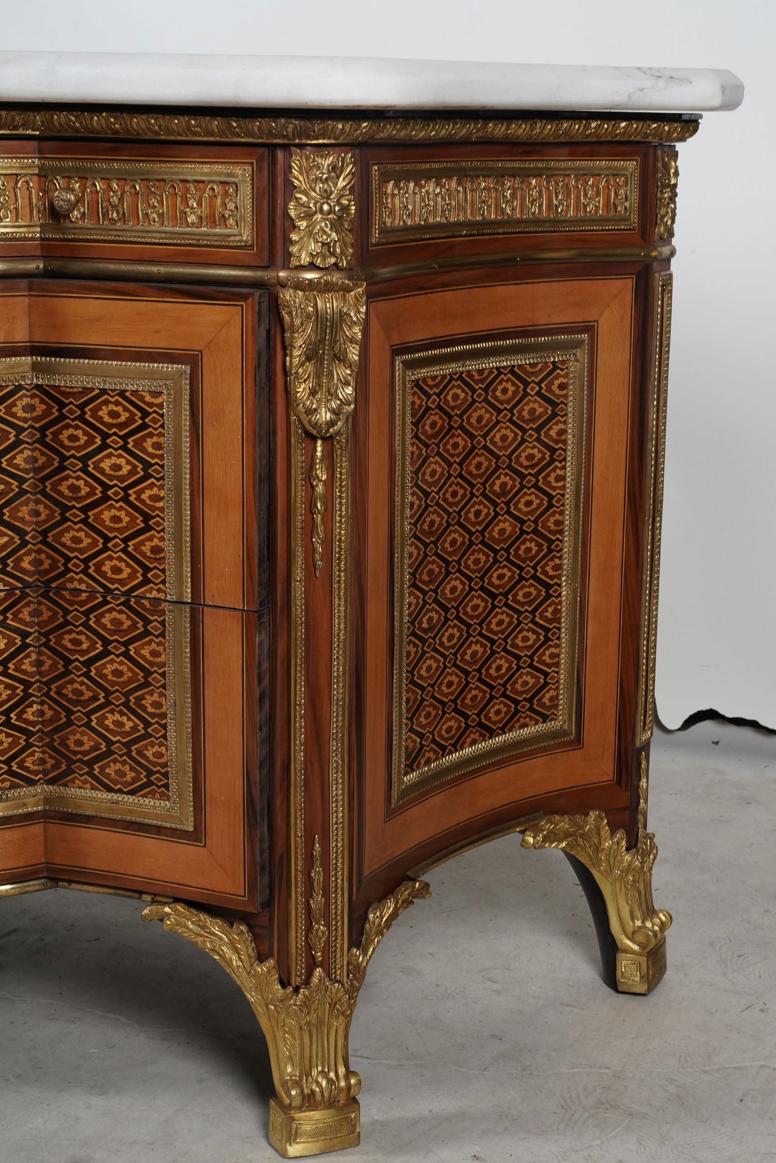 A Regence-Style Marble-Top Commode - 7