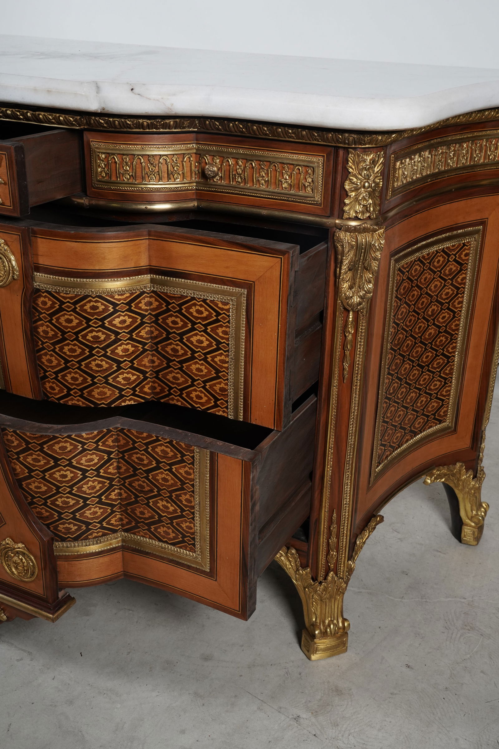 A Regence-Style Marble-Top Commode - 9