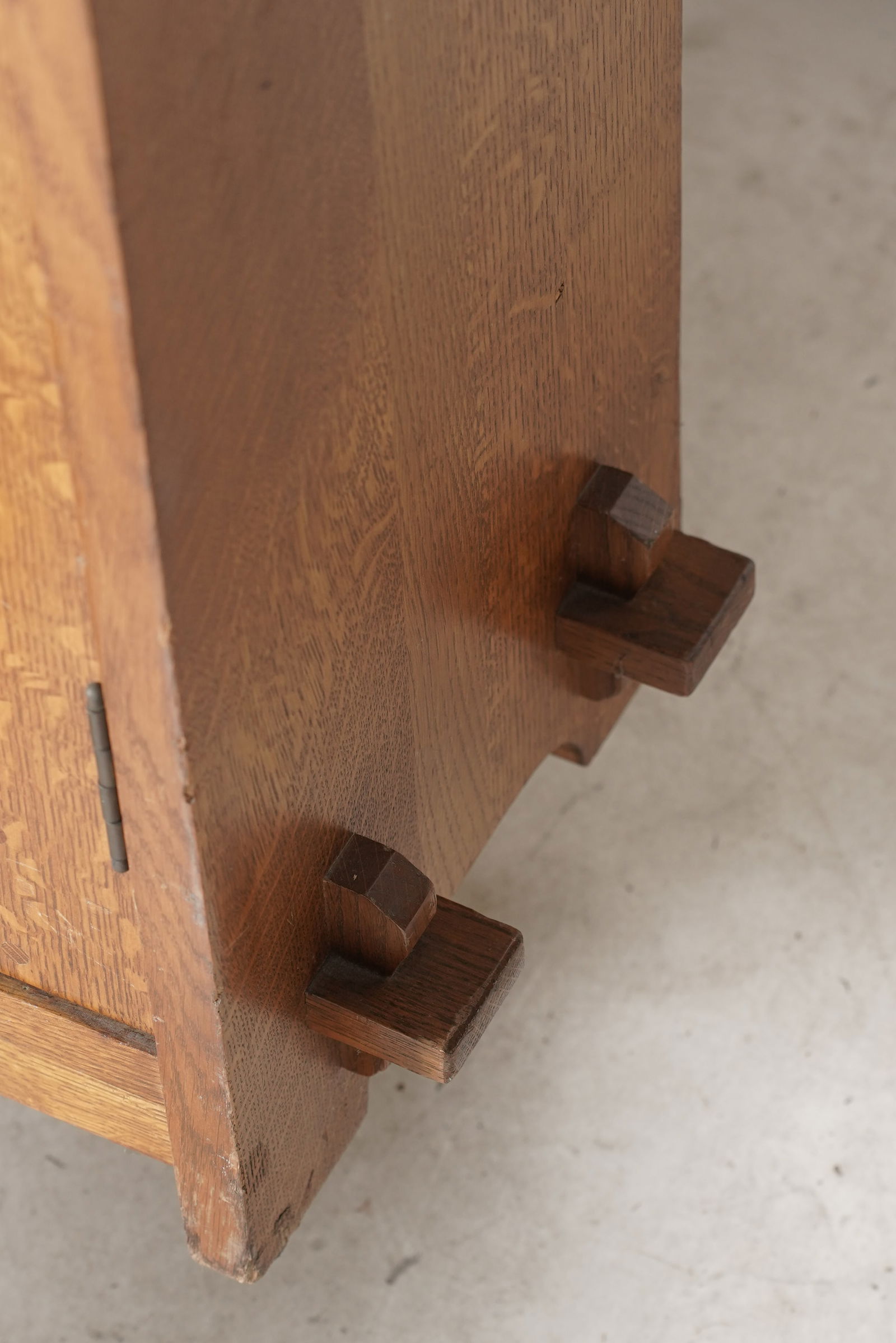 Stickley Oak Bookcase - 12