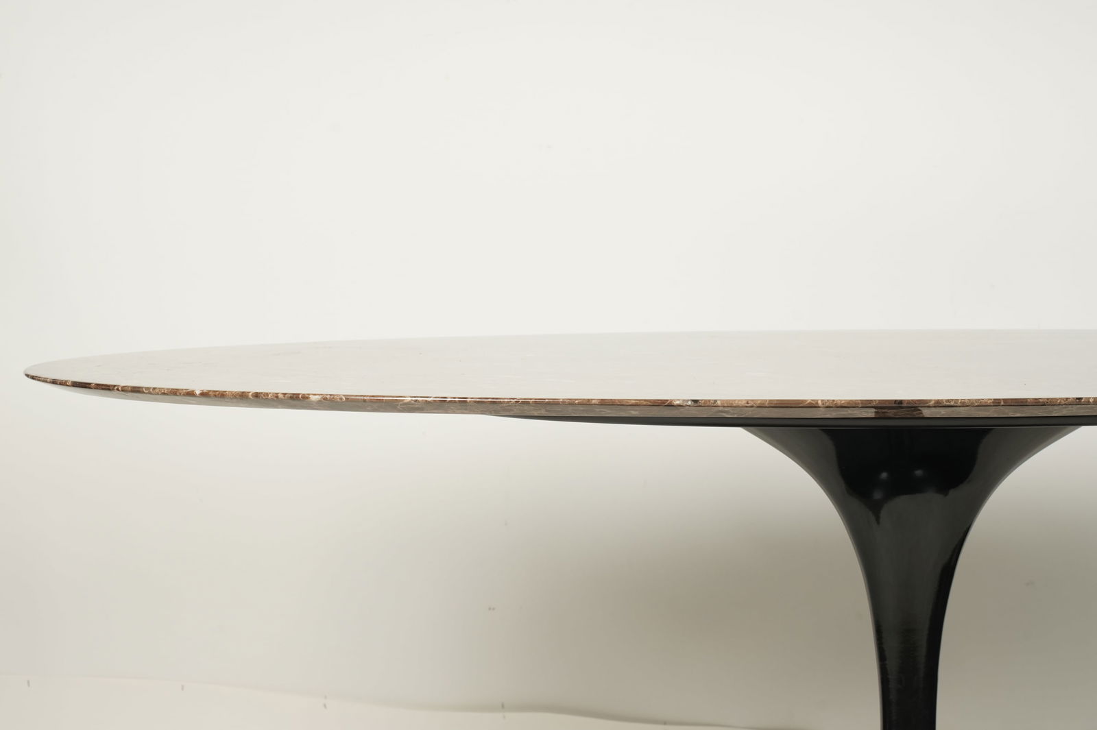 Saarinen Marble Top Medium Oval Dinning Table - 2