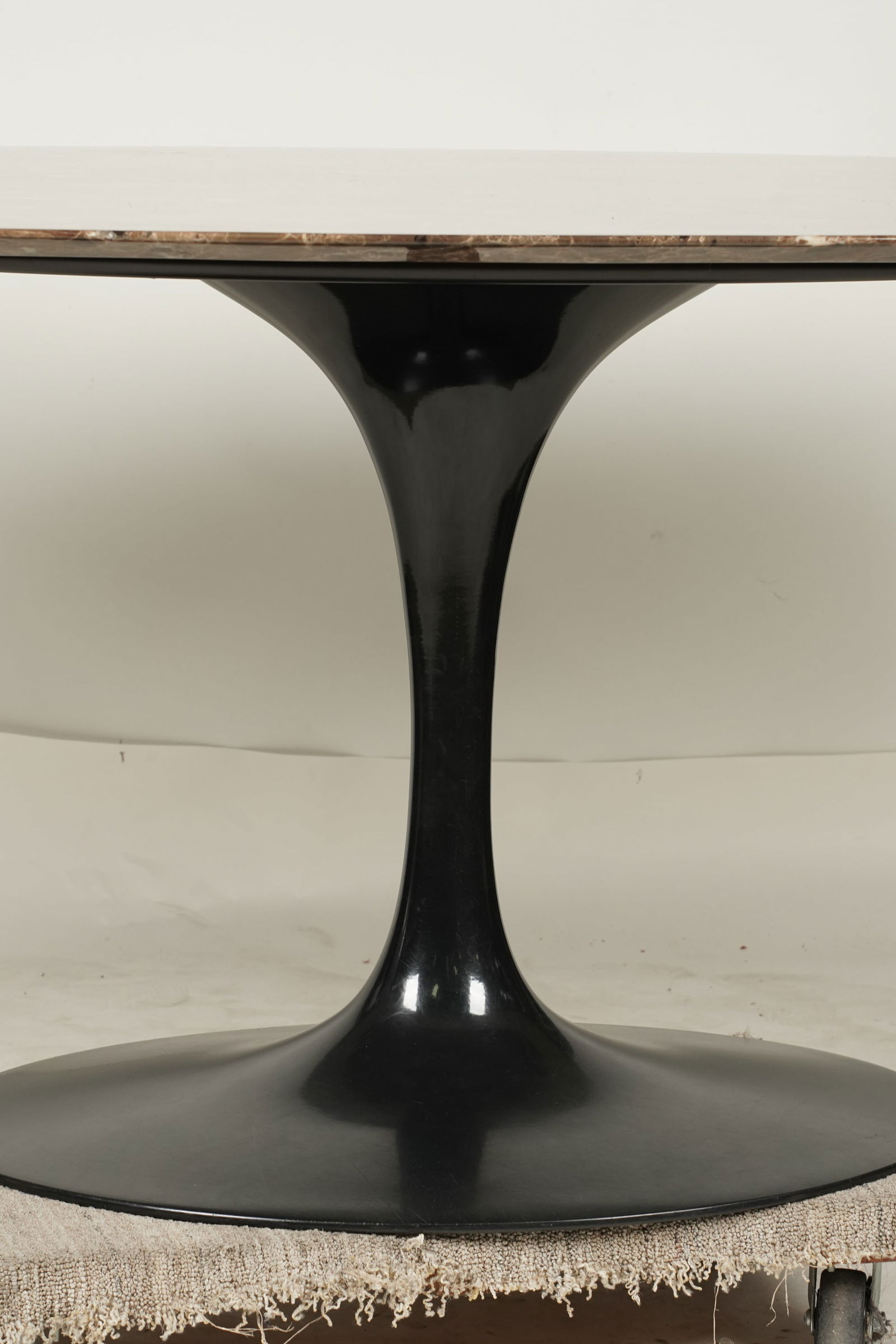 Saarinen Marble Top Medium Oval Dinning Table - 4
