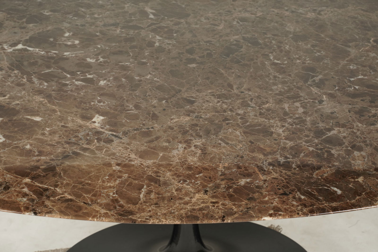 Saarinen Marble Top Medium Oval Dinning Table - 8