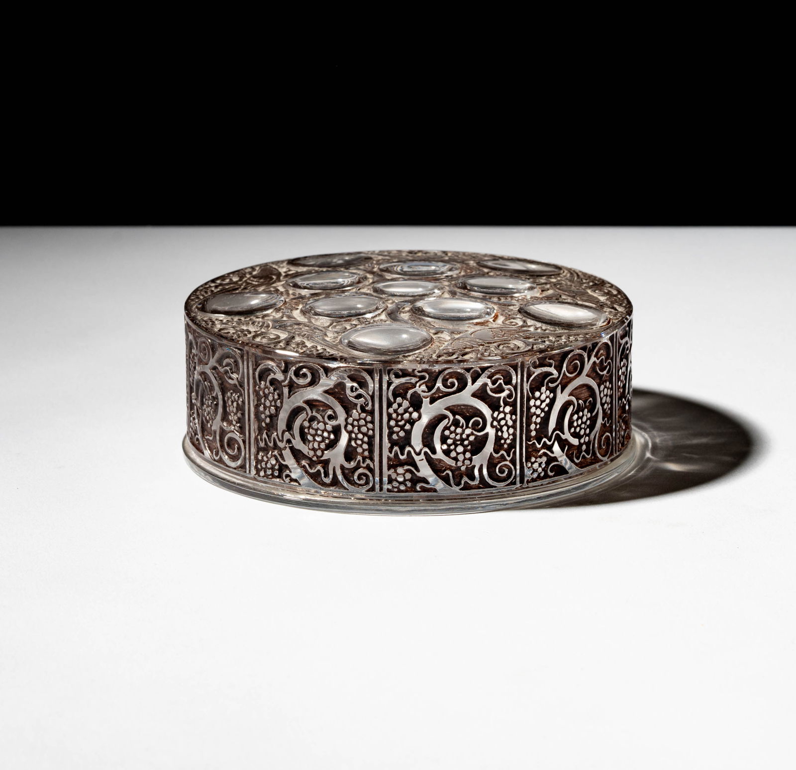 Lalique Roger Vanity Box: signed, 1 3/4 x 5 1/4 in.