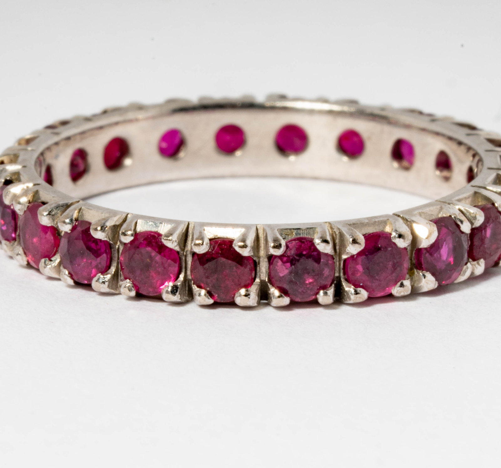 18 Karat White Gold Ruby Ring - 8