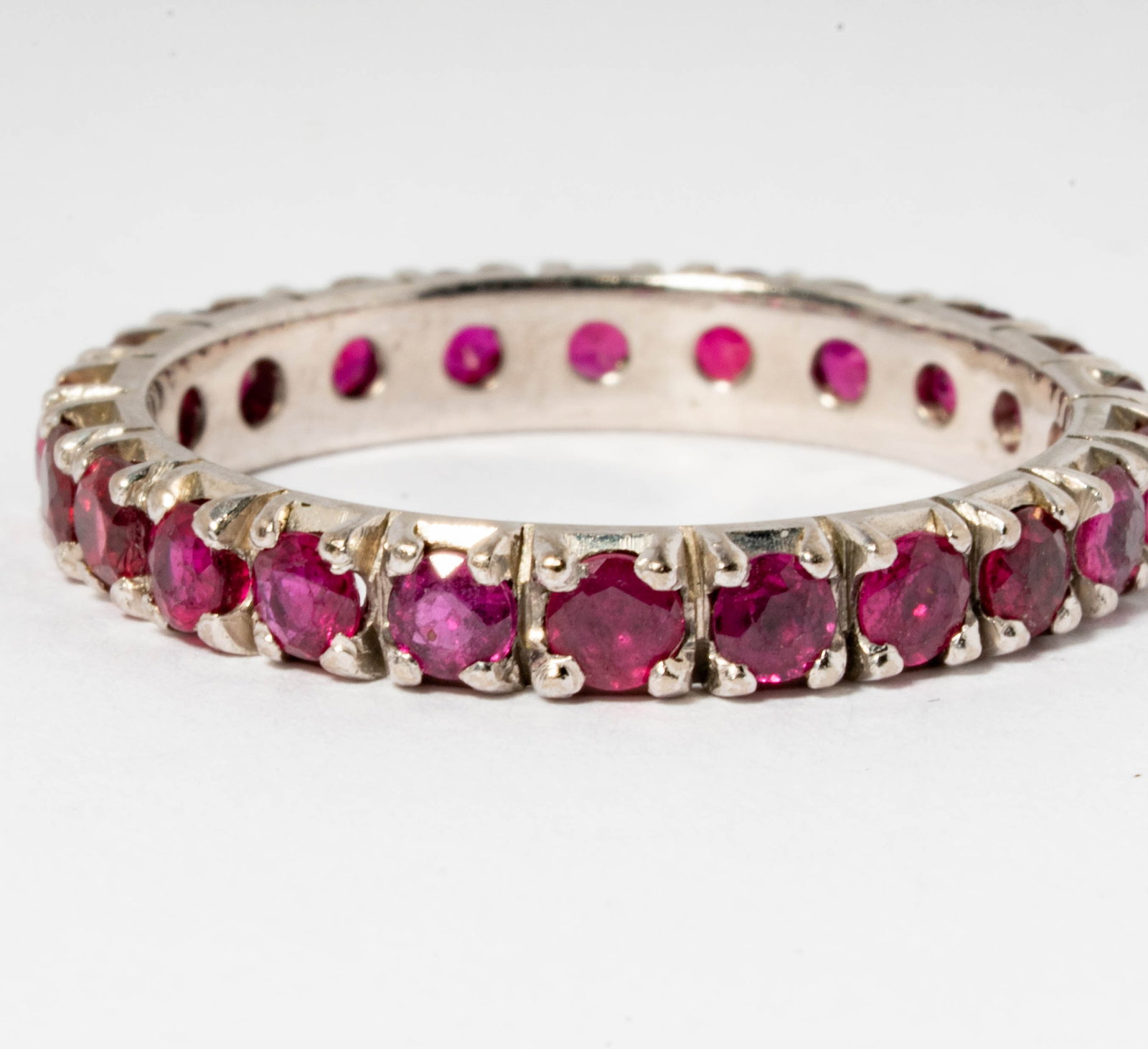 18 Karat White Gold Ruby Ring - 9