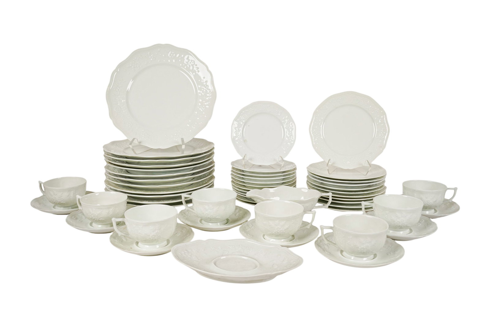 A Raynaud Limoges Porcelain Dinner Service (1 of 8)
