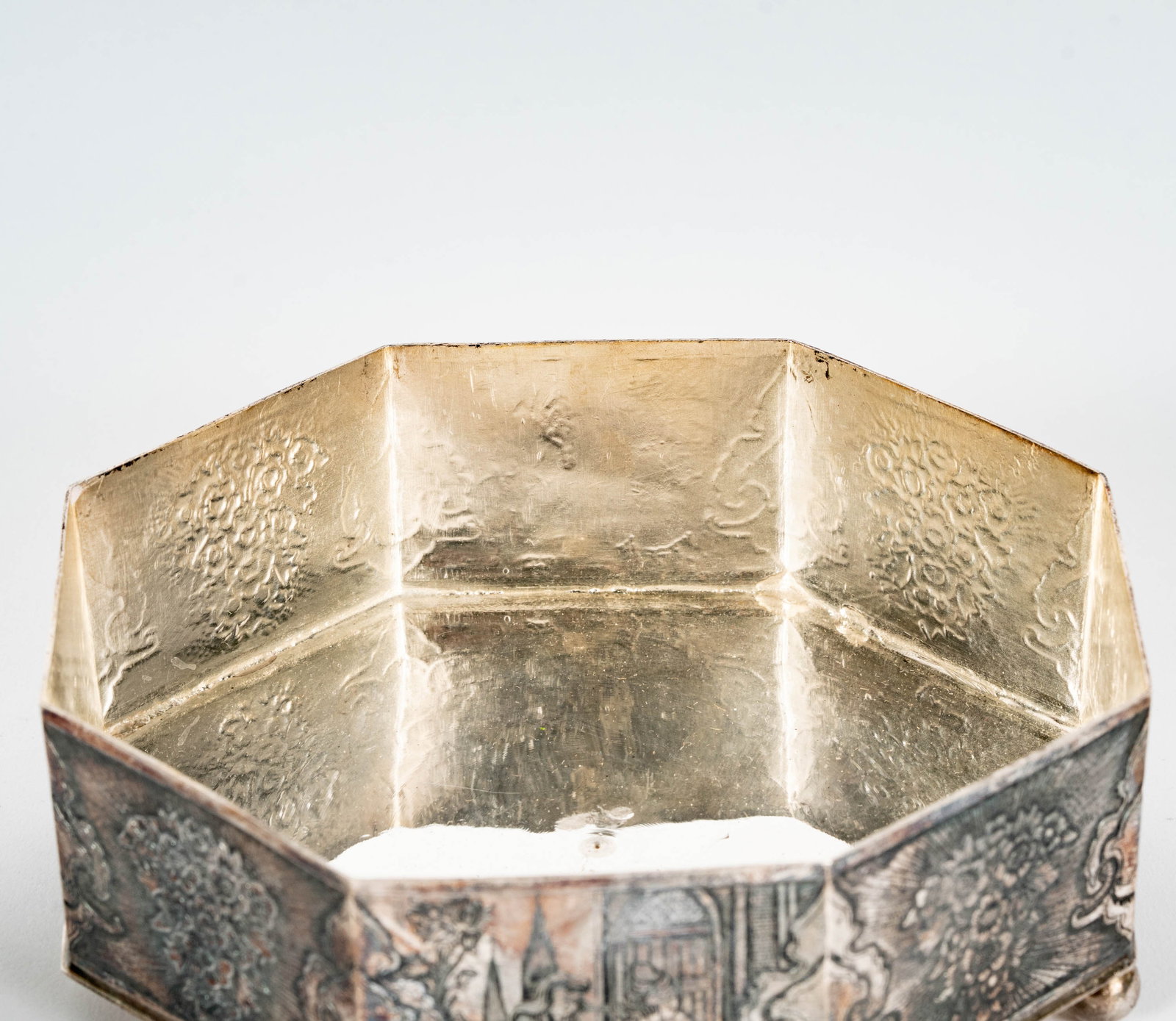 A Persian 84-Standard Silver Octagonal Table Box - 10