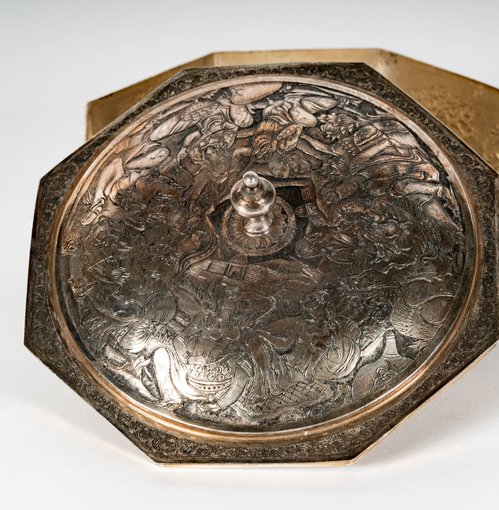 A Persian 84-Standard Silver Octagonal Table Box - 7
