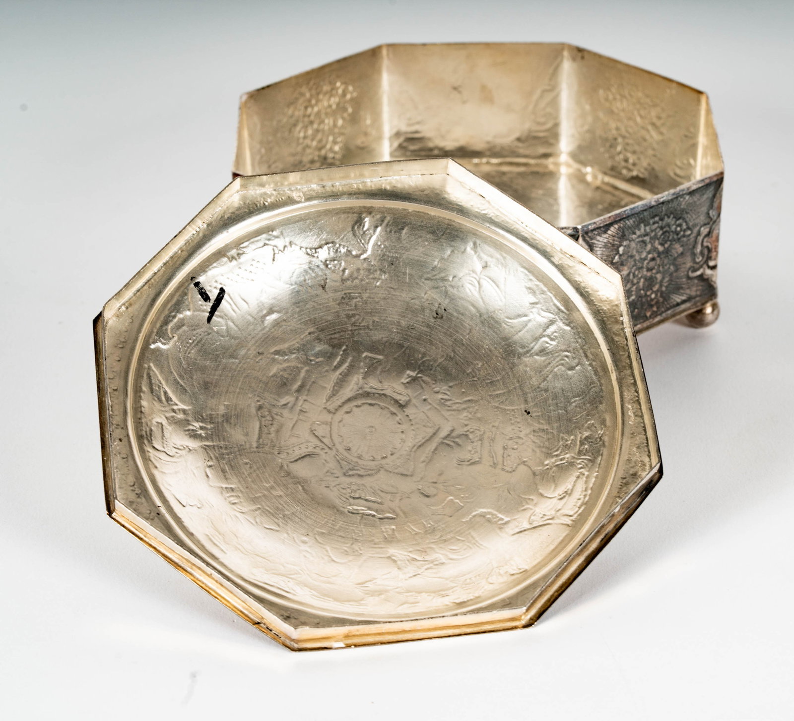 A Persian 84-Standard Silver Octagonal Table Box - 9