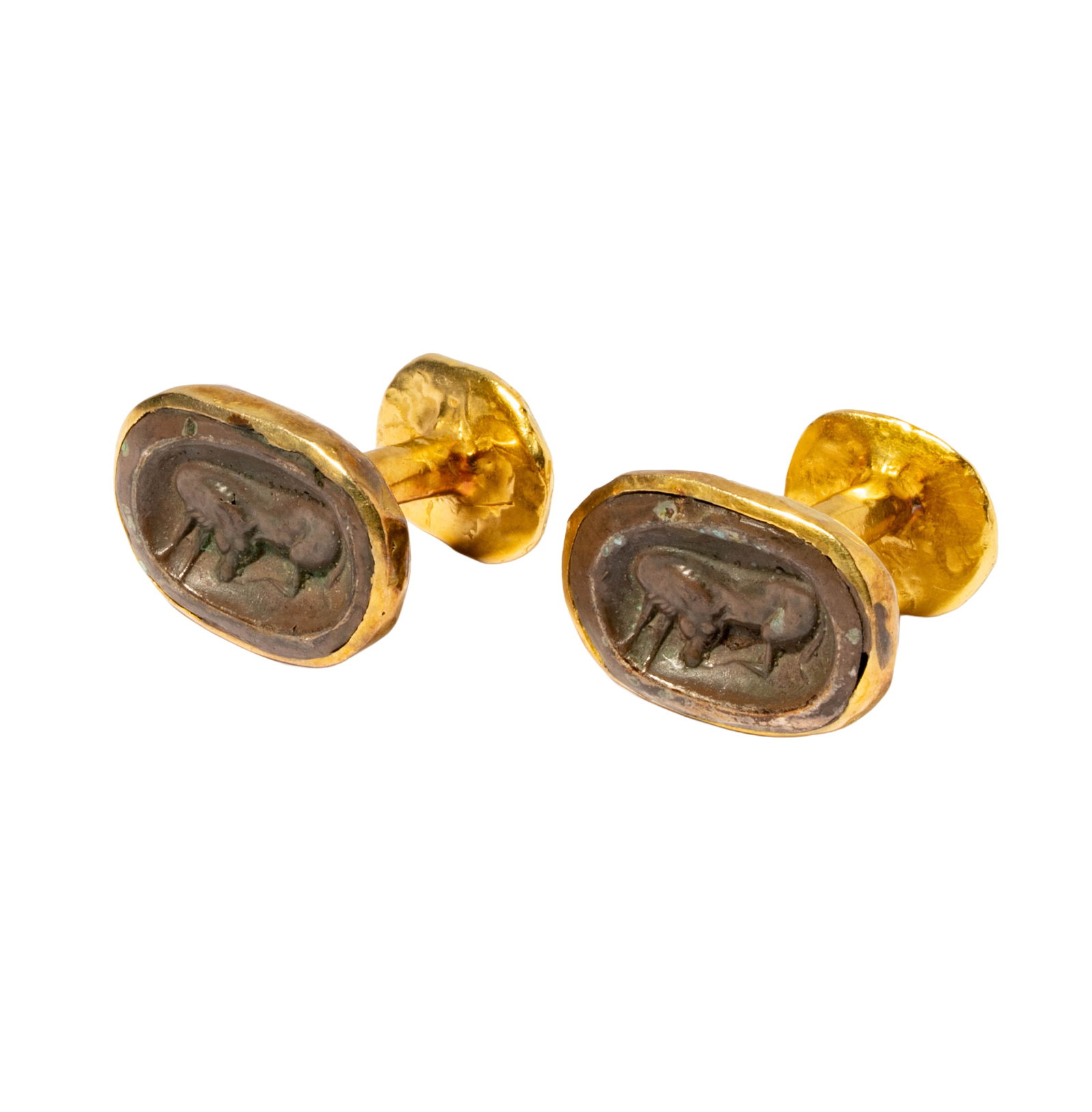 One Pair of High Karat Yellow Gold Intaglio Cufflinks (1 of 6)