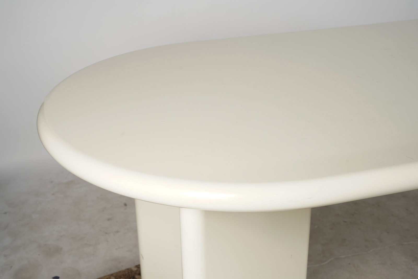 White Lacquered Table - 2