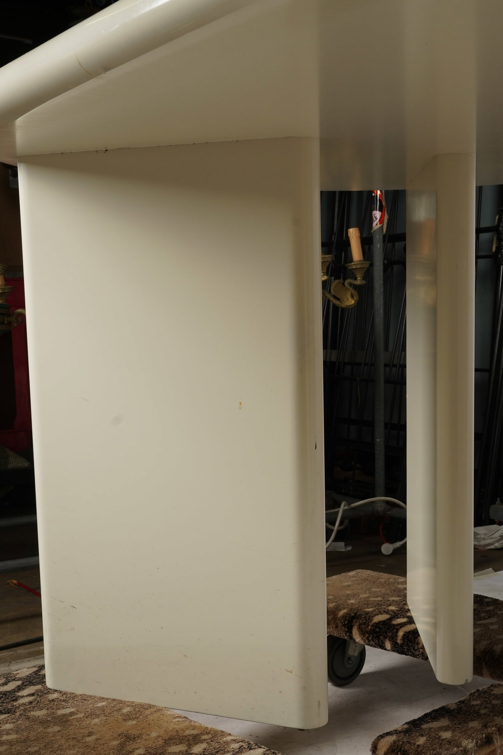 White Lacquered Table - 4
