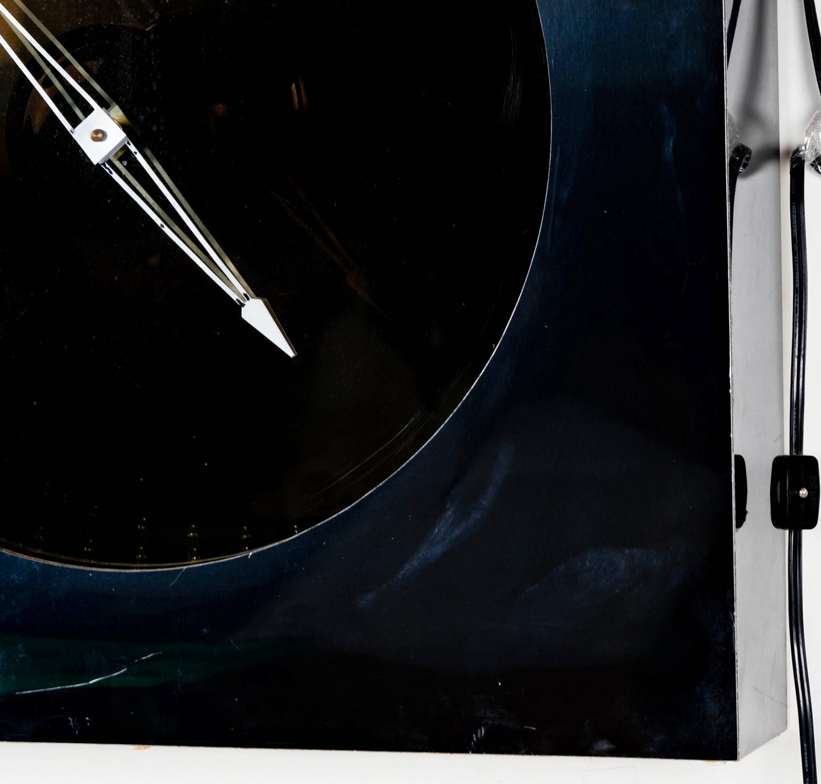 A Steel Infinity Clock - 8